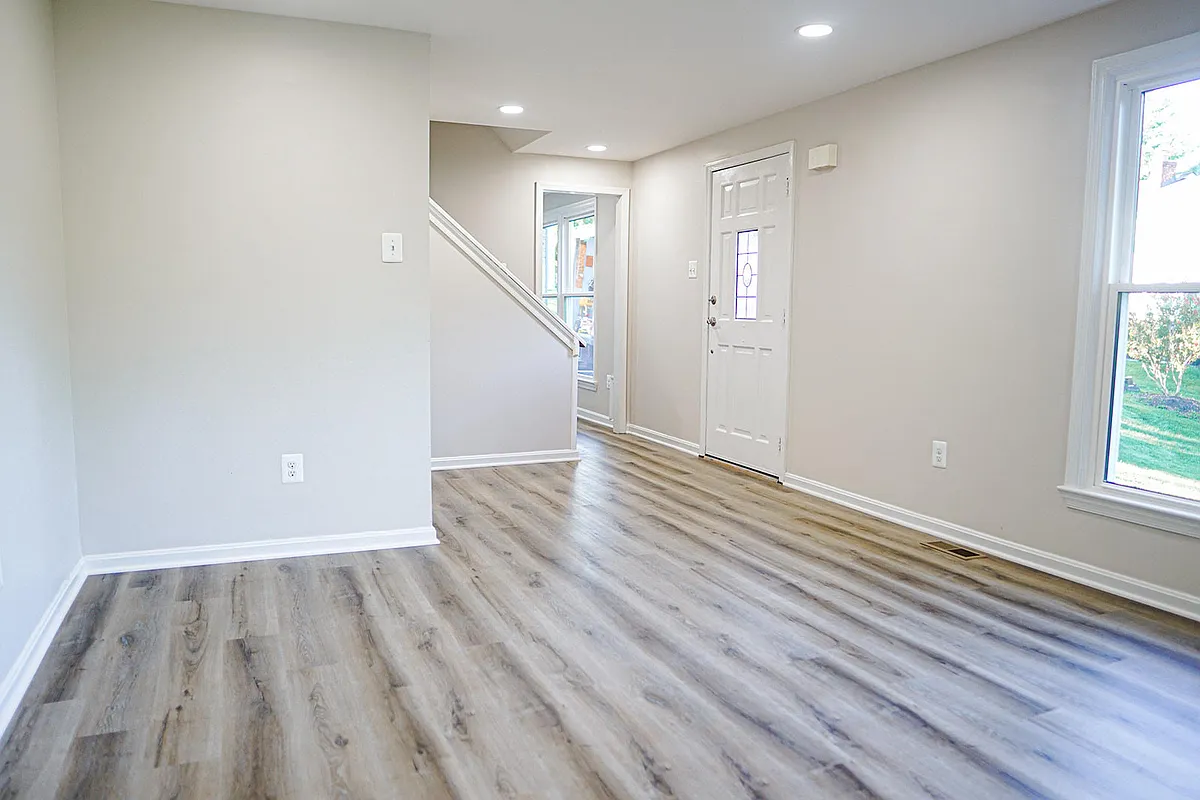 Building Photo - 12701 Carlsbad Ct