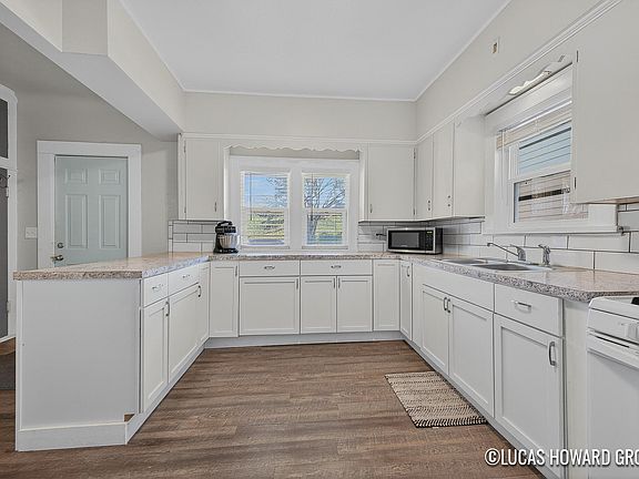 4th image of 901 2nd St NW