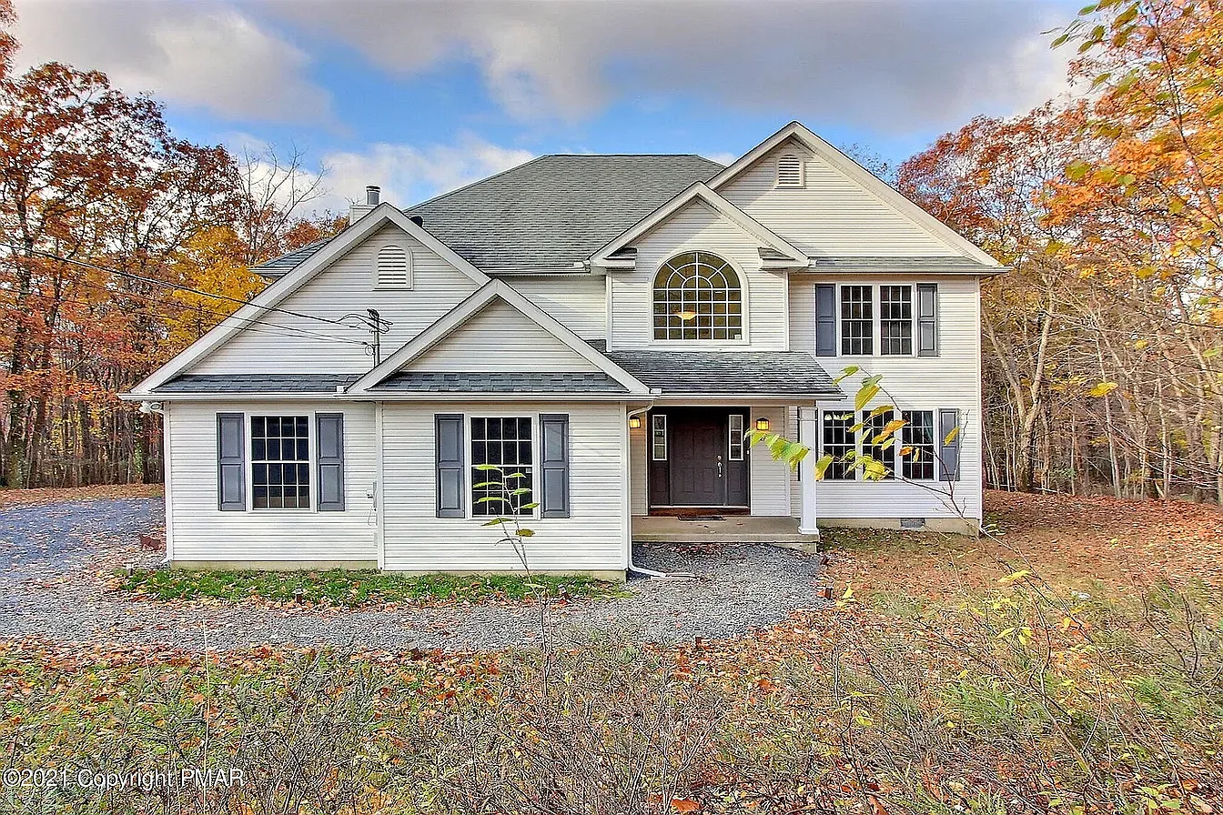4 bed, 2.5 bath, 2362 sqft, $2,800 — Photo 1