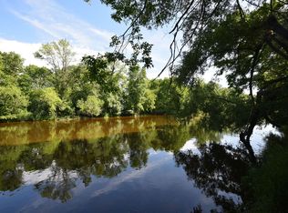 3115 W Pioneer Rd, Mequon, WI 53097