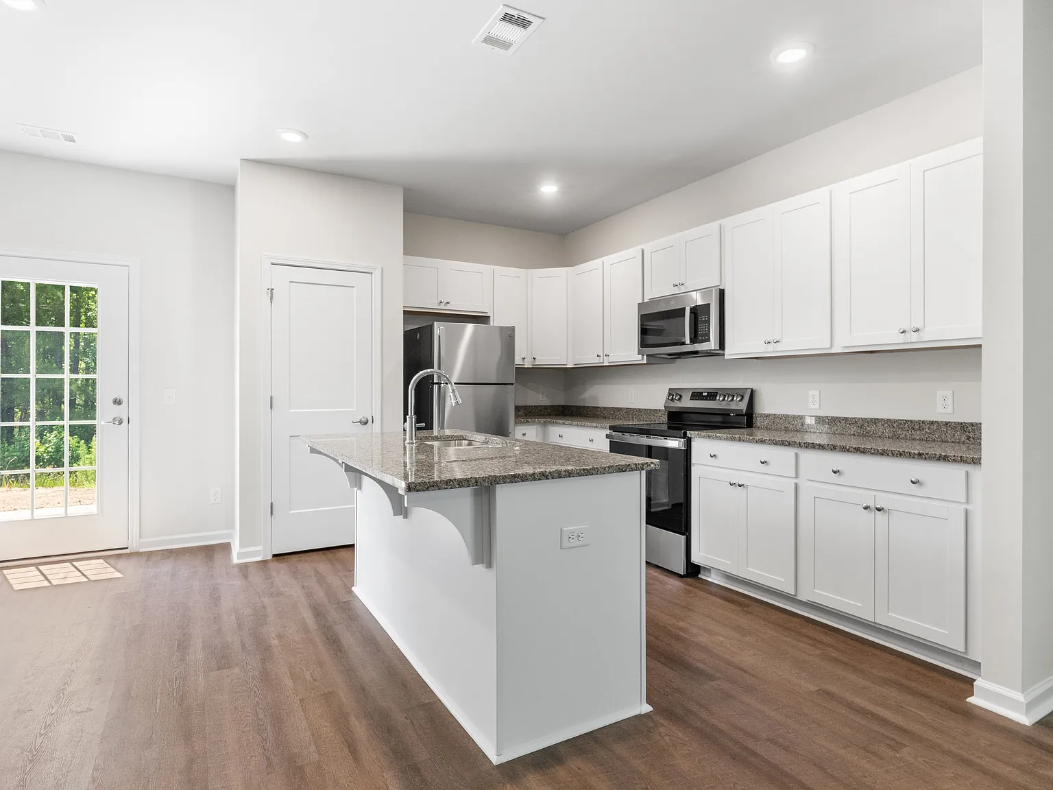 3 bed, 1630 sqft, $2,150 — Photo 2