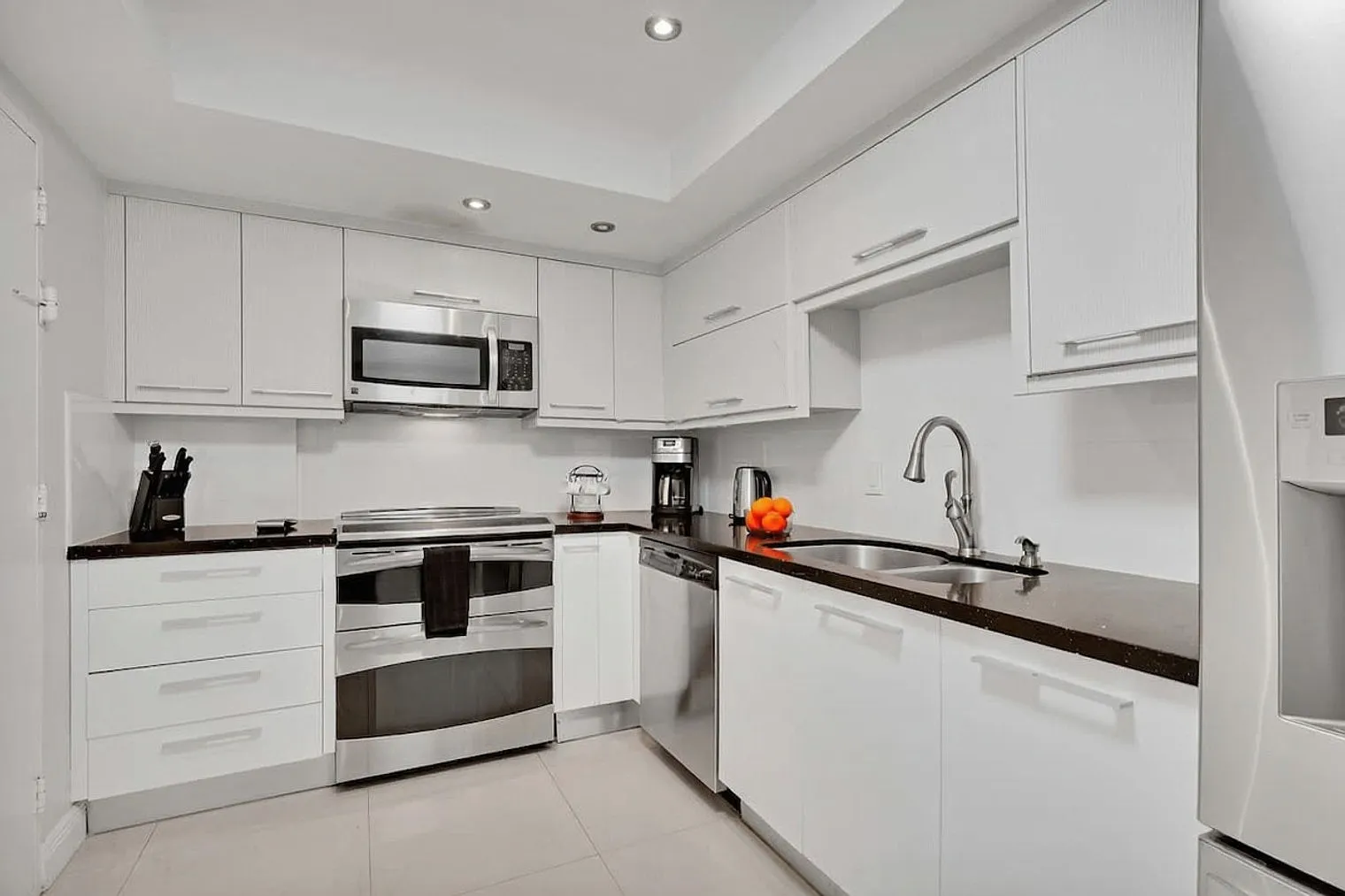 2 bed, 1.0 bath, 1194 sqft, $4,224 — Photo 4