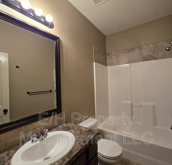 2146 N Woodlawn Blvd — Photo 41