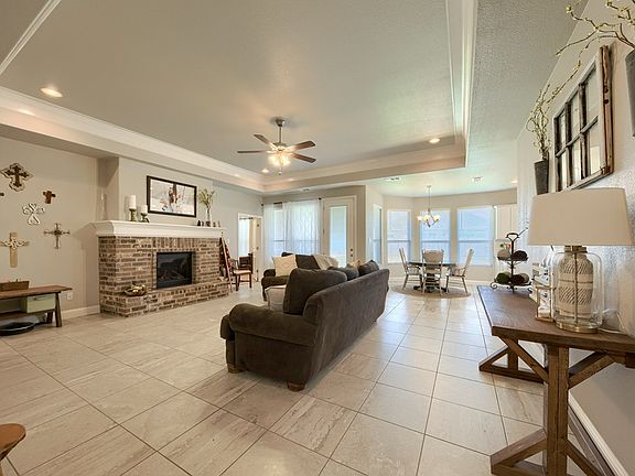 3rd image of 1411 Lumina Ct
