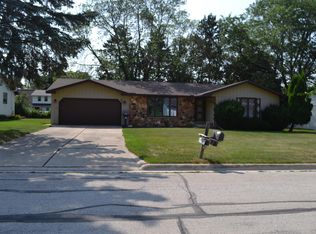 403 Van Caster Dr, Green Bay, WI 54311
