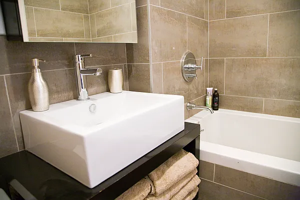 Sold by aptsandlofts.com | media 2