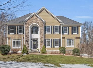 53 London Bridge Rd, Windham, NH 03087