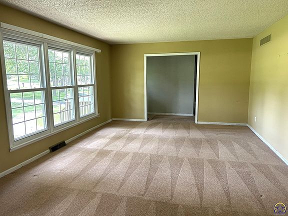 4th image of 4425 NW Lookout Ct