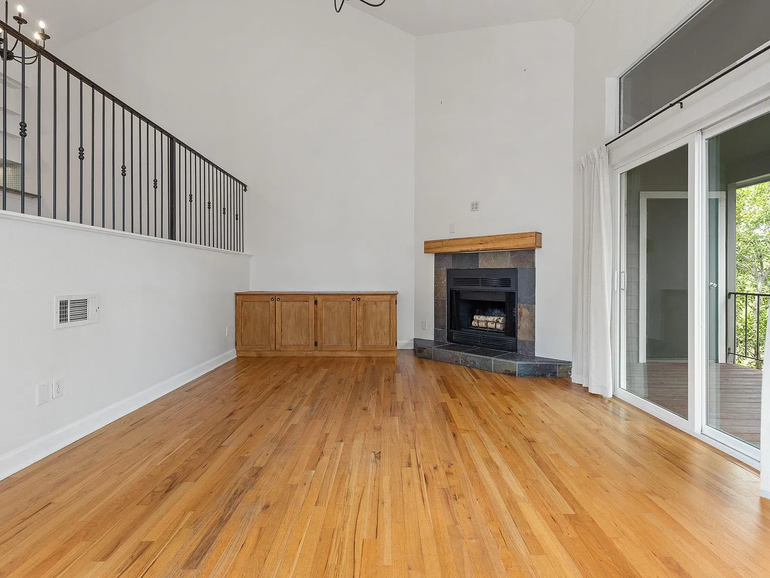 2 bed, 2.0 bath, 1398 sqft, $2,950 — Photo 3