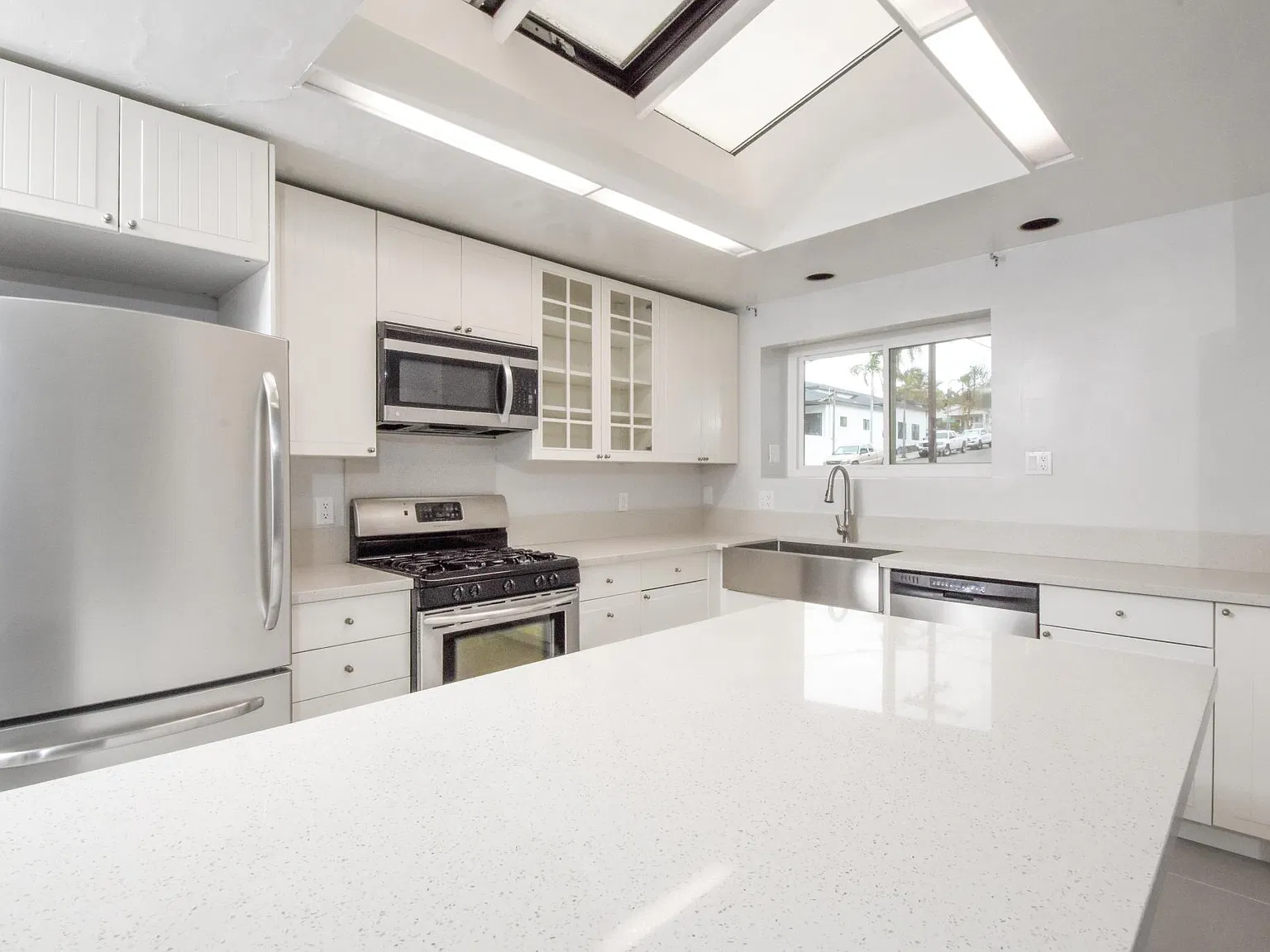 2115 Landis St — Photo 2