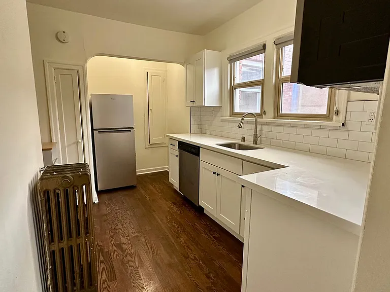 5234 University Way NE — Photo 4