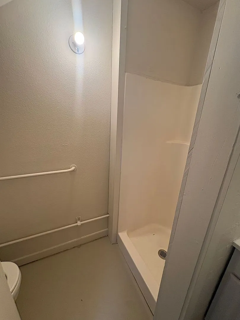 Gregory Lane Apartments — Photo 4