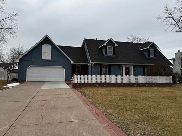 1233 Heritage Dr, Hastings, NE 68901