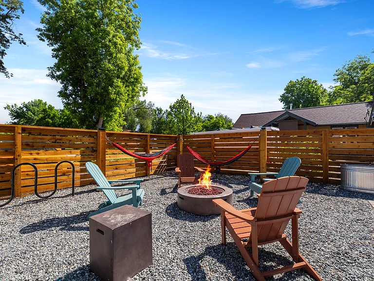 This private, fenced-in hardscaped space is exclusive to 827 E Laurel