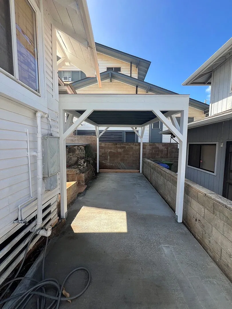 Cute 2-bed 1-Bath cottage with 1 covered Carport and driveway parking in Kaimuki — Photo 4