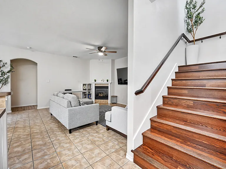 154 Castleridge Dr #B — Photo 8
