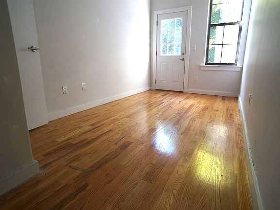 4th image of 309 Harman St #1