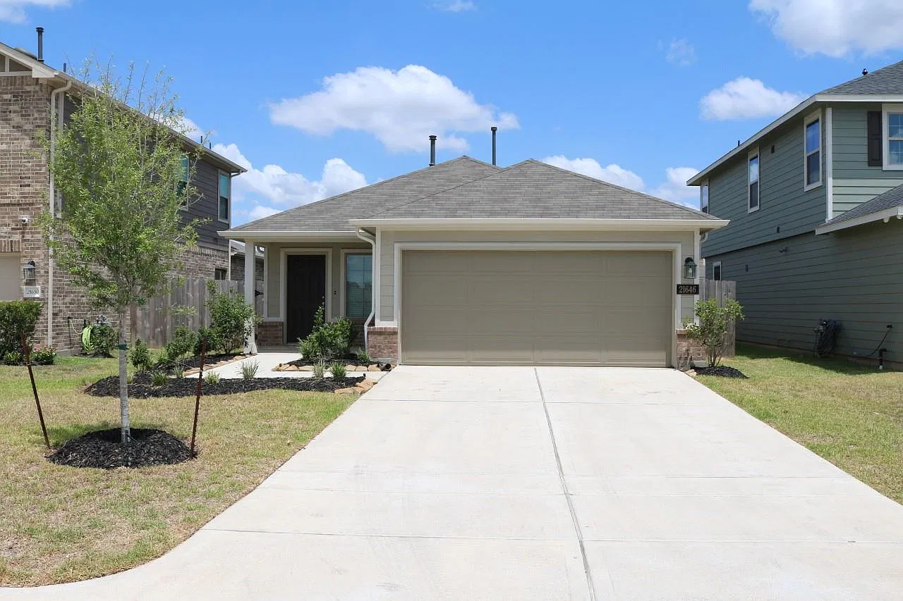 3 bed, 2.0 bath, 1520 sqft, $1,785 — Photo 1