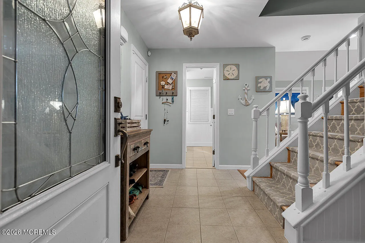 4 bed, 2003 sqft, $3,100 — Photo 2