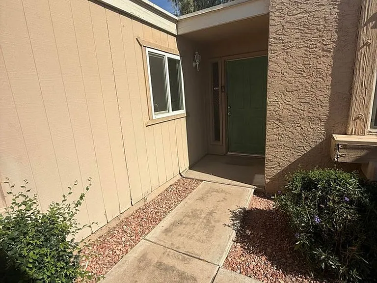 708 E Colgate Dr — Photo 5