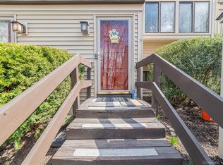 5 Brooks Ln #3, Brookfield, CT 06804