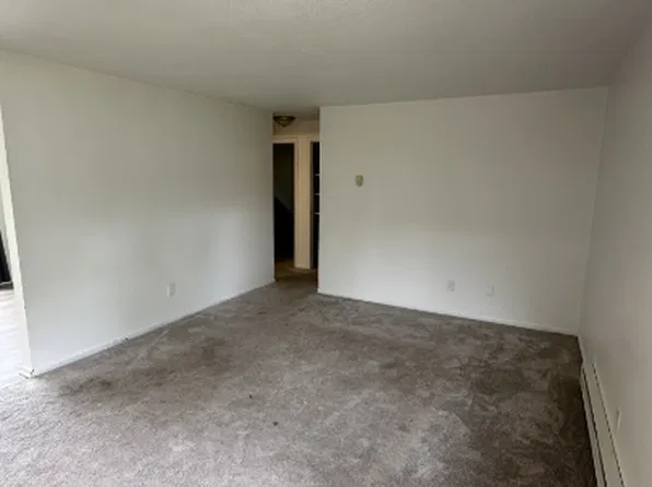 515 S Coventry Dr, Anderson, IN 46012