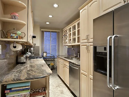 Sold by Sotheby's International Realty | media 9