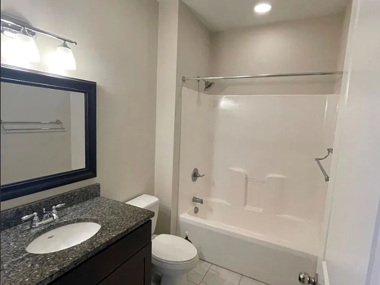 1 Bedroom 1 Bathroom Luxury Apartment in Cohoes — Photo 8