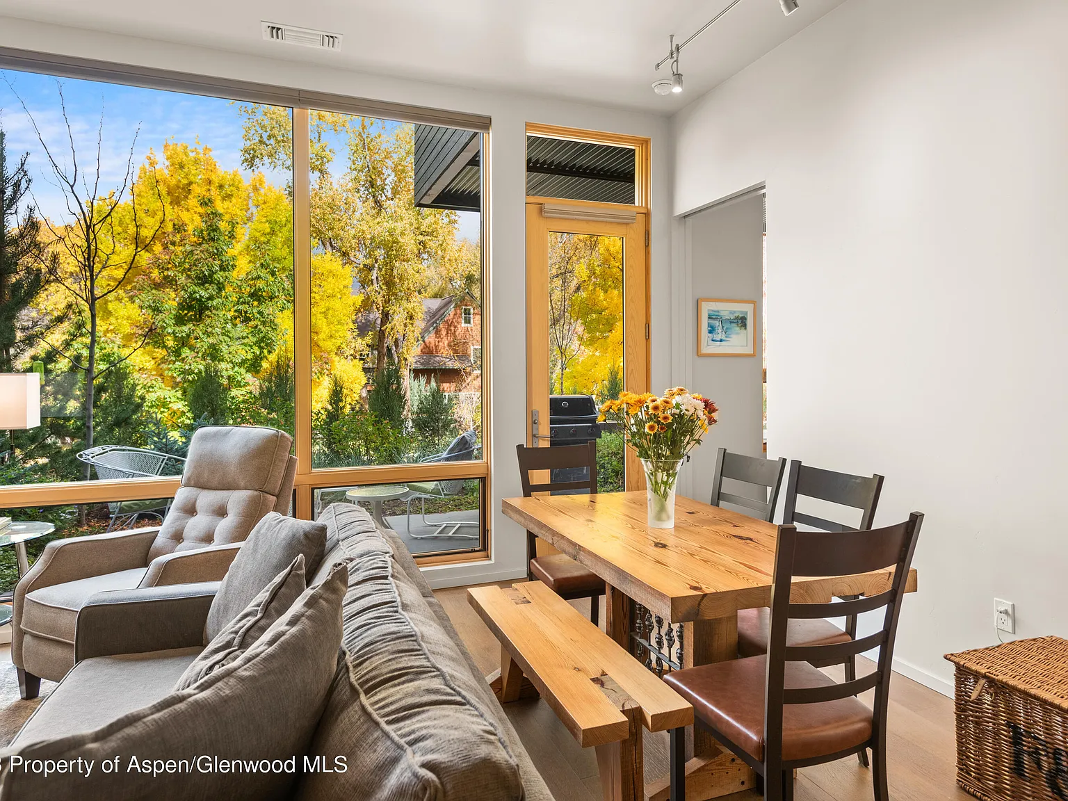 2 bed, 1141 sqft, $10,000 — Photo 4