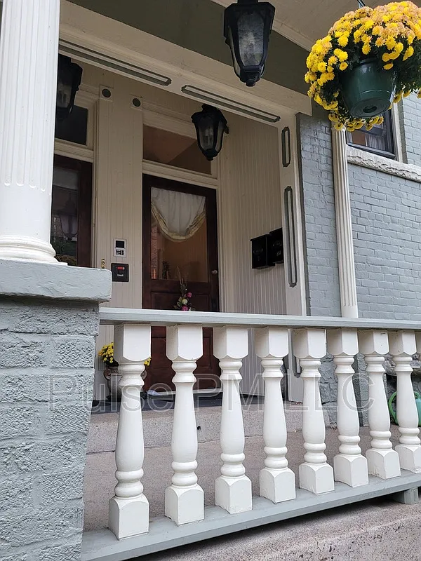 2 bed, 2.0 bath, 1000 sqft, $2,200 — Photo 2