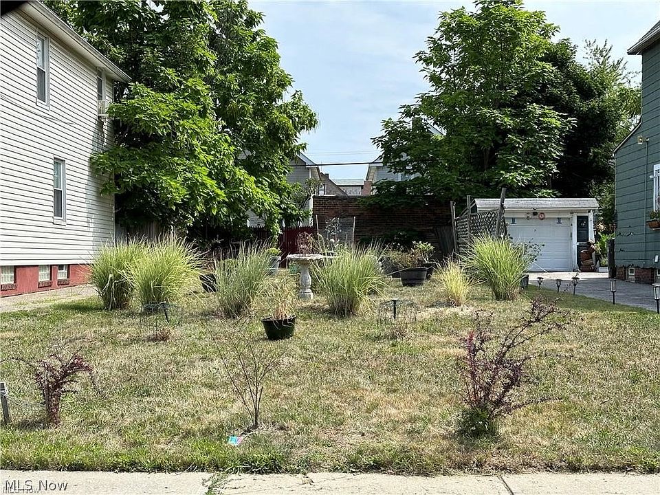 1st image of 963 Evangeline Rd