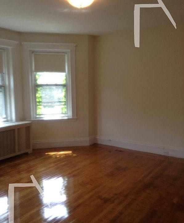 2nd image of 18 Euston St #6RK