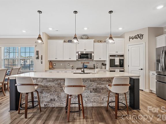 3rd image of 263 Hamptons Cove Rd