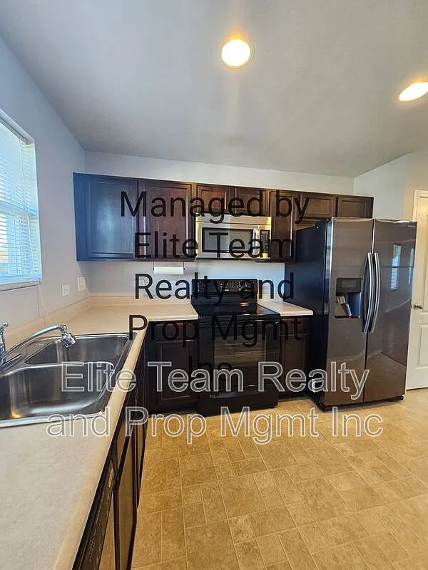 2 bed, 2.5 bath, 1208 sqft, $1,950 — Photo 3