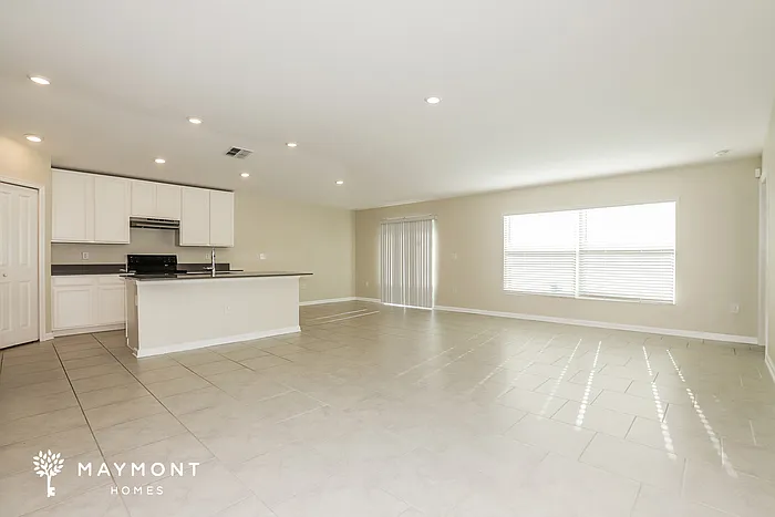 4 bed, 2.0 bath, 1936 sqft, $1,845 — Photo 4