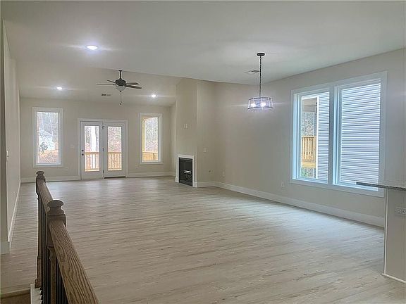 3rd image of 158 Grand Oak Cir