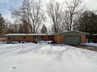 57 Stoney Beach Rd, Oshkosh, WI 54902