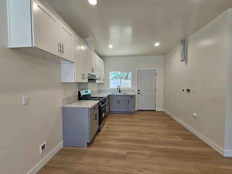 11821 Pipeline Ave #1 — Photo 11