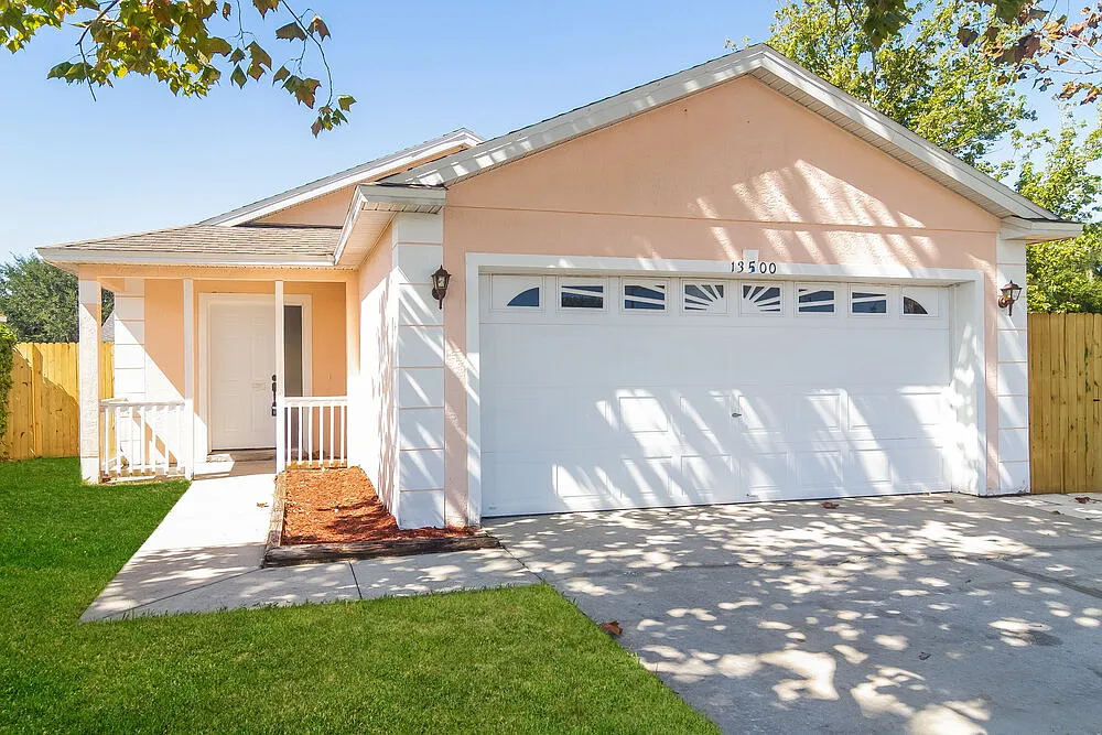 3 bed, 2.0 bath, 1149 sqft, $2,150 — Photo 1