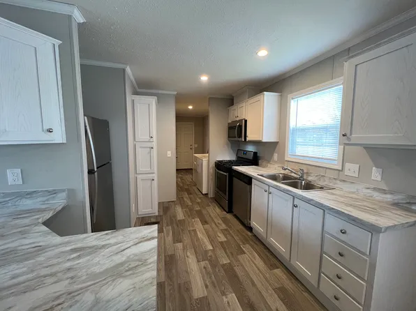 131 Elm Ave, Highland, MI