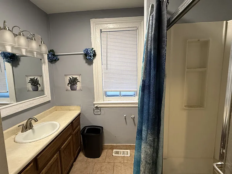 270 Alexander St #1 — Photo 8
