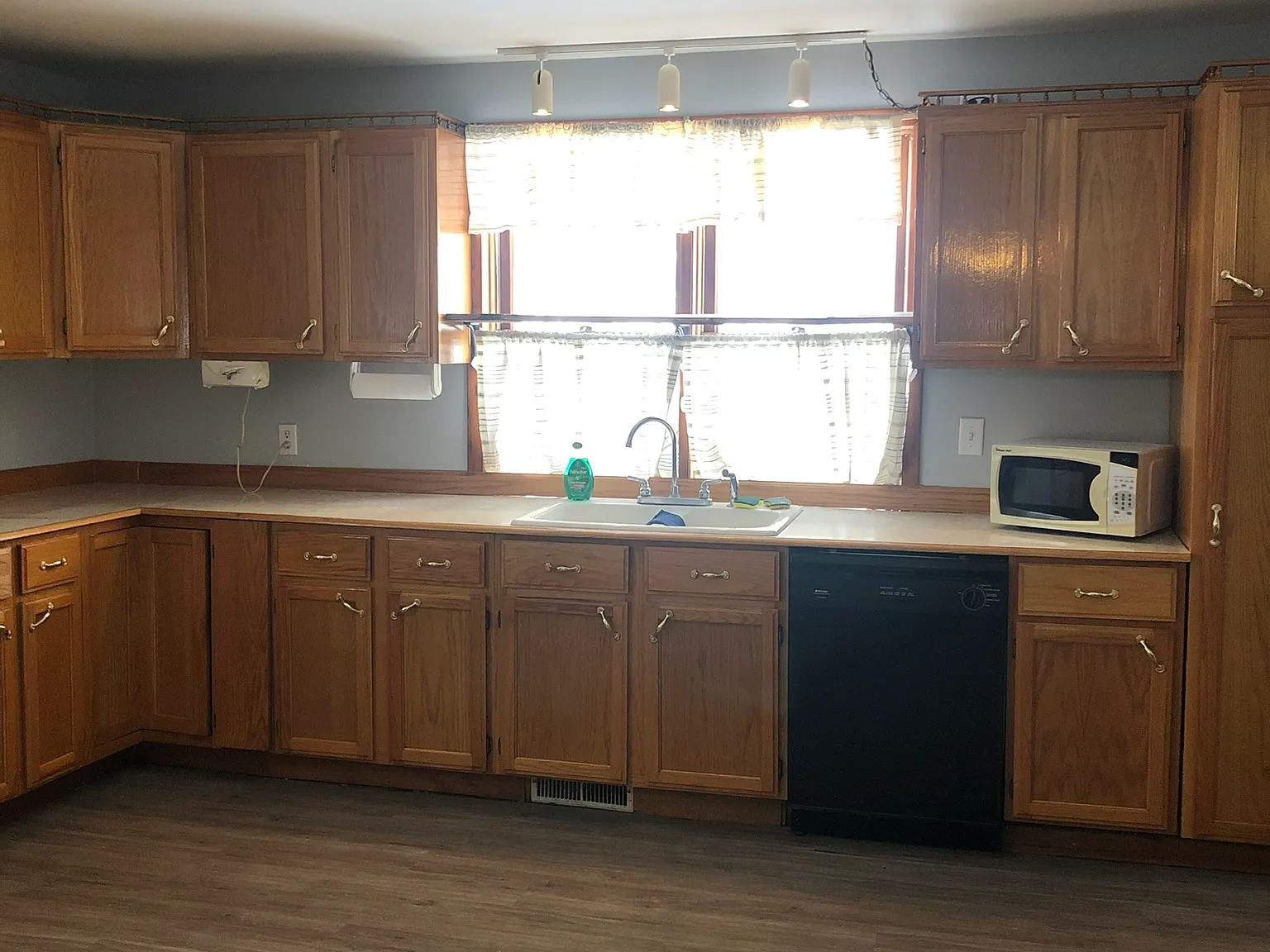 5 bed, 2048 sqft, $1,500 — Photo 4