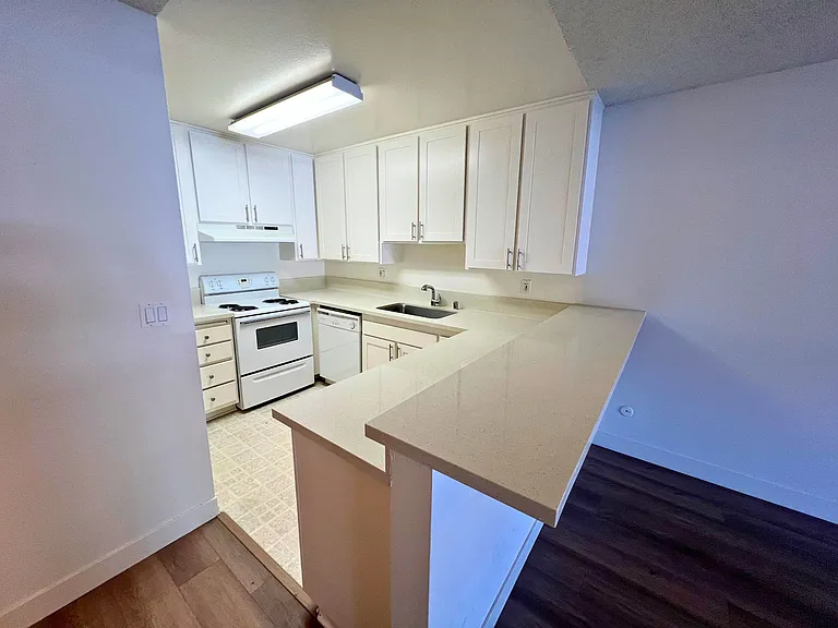 Hillside Terrace Apartments — Photo 4
