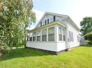 9 Slater St, Webster, MA 01570