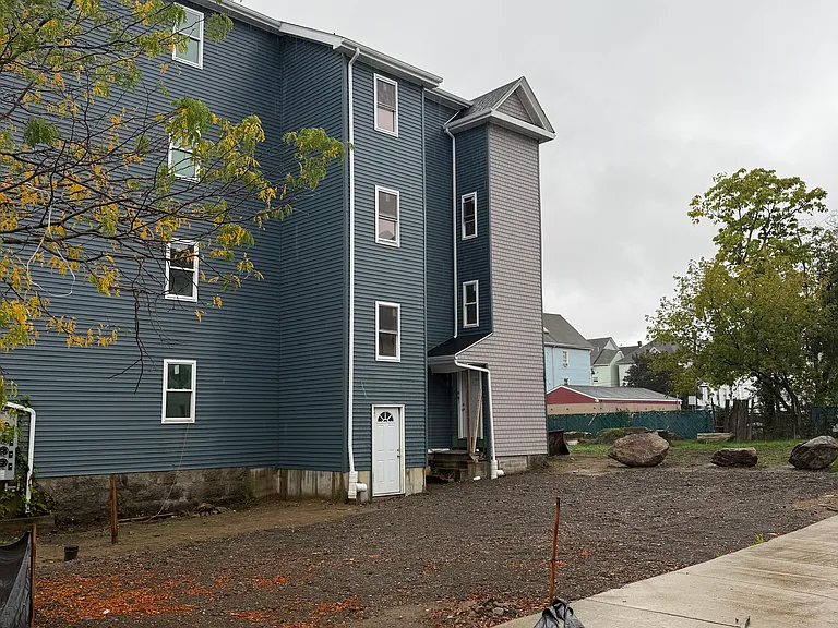 192 Sawyer St — Photo 2