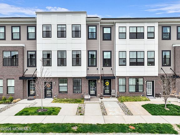 2nd image of 51 Midway Road N