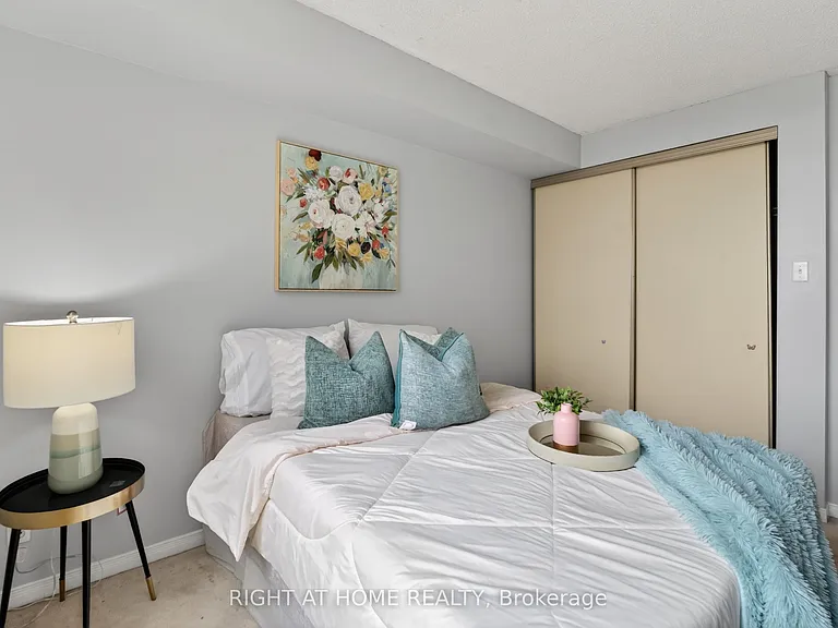 6 Humberline Dr #323 — Photo 31