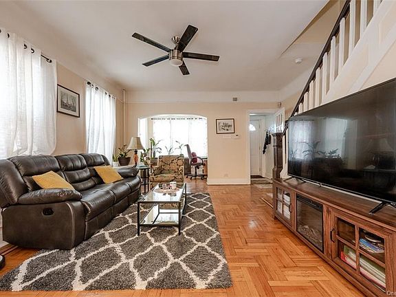 4th image of 2763 Pearsall Ave