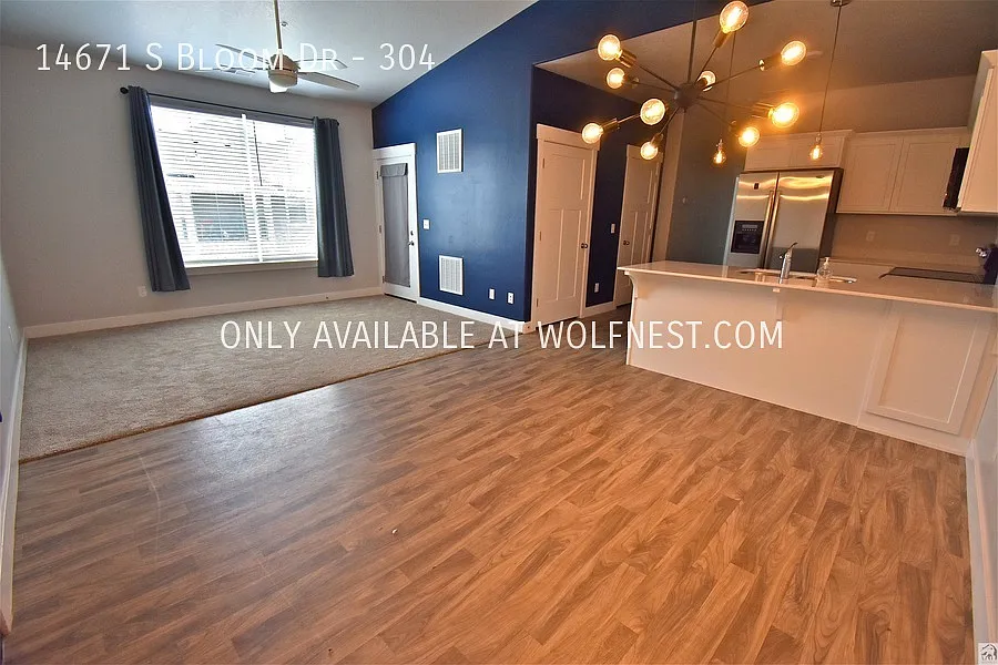 Building Photo - 14671 S Bloom Dr #M304