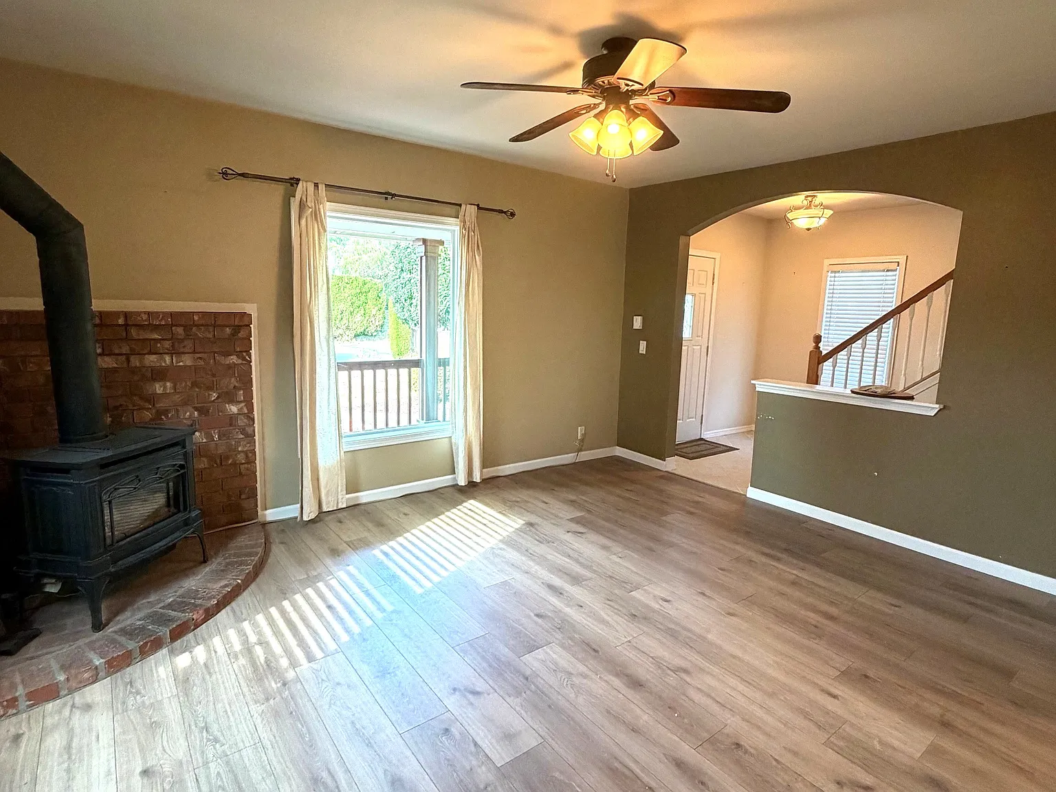 3 bed, 1257 sqft, $2,300 — Photo 3